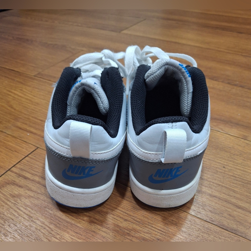 Nike White and Gray Sneakers - Picture 4 of 7